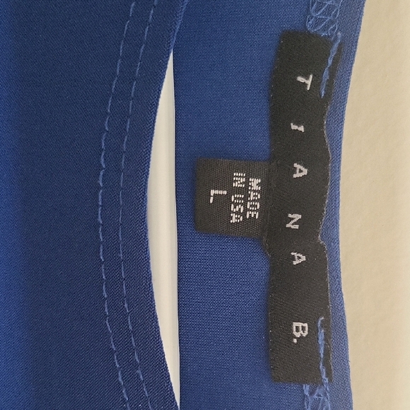 Chic Dark Blue Sleeveless Top – Soft, Comfortable & Perfect for Layering or Casu - Picture 2 of 9